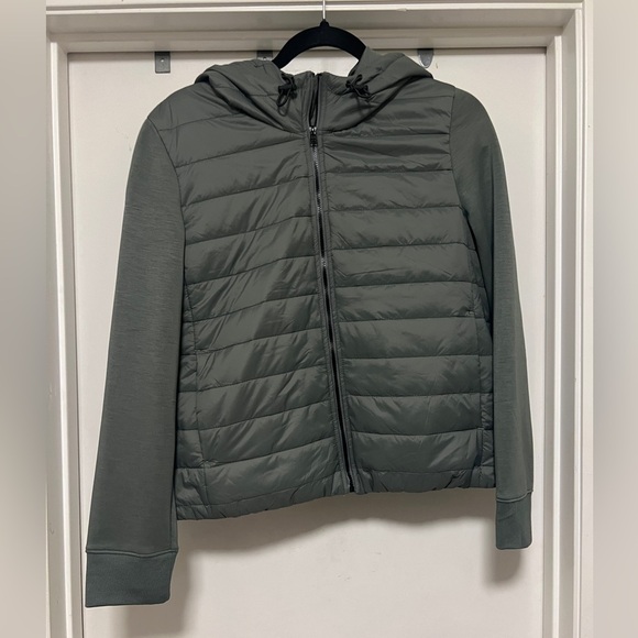 Elie Tahari Jackets & Blazers - Elie.  Olive green quilted hoodie zip up jacket. Size M - Elie Tahari